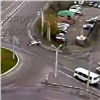 В Красноярске пьяный водитель проехал 6 кругов по кольцу и перевернулся (видео)