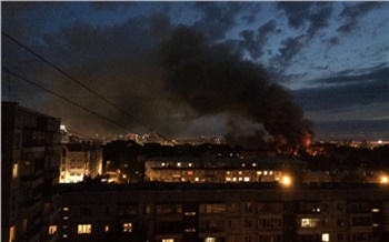В Красноярске снова горит территория бывшей военчасти