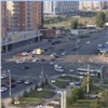 На красноярской Взлетке автомобиль после ДТП едва не сбил пешеходов (видео)