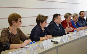 Глава Ачинска обсудил с директорами школ перспективы системы образования
