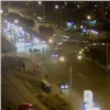 Нетрезвый водитель протаранил две машины на перекрестке в красноярском Северном (видео)