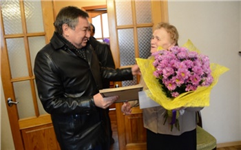 Мэр Ачинска поздравил с 90-летием ветерана Великой Отечественной войны
