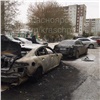 В красноярском дворе сожгли дорогой автомобиль