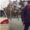 «Парень спокойно вышел, пистолетом не махал»: разборки водителей в Красноярске (видео)