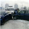 На Коммунальном мосту Красноярска столкнулись сразу три автомобиля (видео)