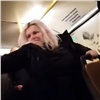 В Красноярске пьяная женщина спровоцировала драку в маршрутке (видео)