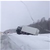 «Видимость ноль, но все едут»: Под Красноярском произошло еще два ДТП с грузовиками (видео)