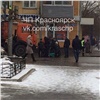 В центре Красноярска женщина попала под мусоровоз