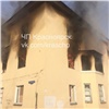 В Красноярске сгорел трехэтажный дом