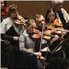 Юные скрипачки сыграли для красноярцев вместе с оркестром