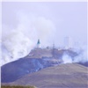 «Город в огне»: трава горит в разных районах Красноярска