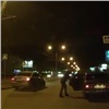Агрессивный бородач на BMW напал на водителя ВАЗа в Красноярске (видео)