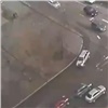 Женщина-пешеход не дошла до перехода и попала под машину автоледи (видео)