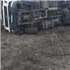 «Гонщик подрезал»: грузовик с песком слетел с трассы под Красноярском