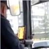 «Медлительного» водителя автобуса обвинили в игре на планшете (видео)