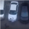 Хулиган разбил несколько машин в центре Красноярска (видео)