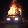 В Красноярске ночью сгорел Mercedes (видео)