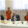 Футболисты «Тотема» подарили губернатору фотоальбом со своими автографами