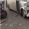 «Заправился на 150 тысяч»: на правобережье автомобиль после заправки врезался в автобус