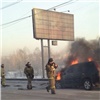 «Огнетушителем поделиться никто не спешит»: на Октябрьском мосту на ходу сгорела машина (видео)