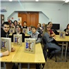 Школьники Кодинска получили в подарок от энергетиков альманах «Хочу все знать»