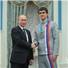 Путин вручил государственную награду красноярскому скелетонисту Никите Трегубову