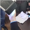 В Красноярском крае чиновника-взяточника нашли по светящимся рукам (видео)