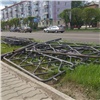 В Красноярске продолжают убирать ненужные оградки с улиц