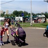 Во всемирный День отца красноярские мамы вышли на забег с колясками
