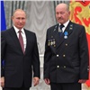 Владимир Путин вручил награду красноярскому шахтеру