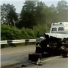 Два человека разбились в трех машинах под Красноярском (видео)