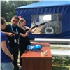 Красноярские полицейские учат участников ТИМ Бирюса-2018 стрелять