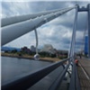 «Не прошло и недели»: вандалы оборвали новую подсветку вантового моста