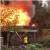 «Дым виден даже из Студгородка»: рядом с краевым онкоцентром сгорел сарай с дровами (видео)
