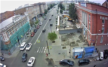 «Сломали, чтобы построить»: в центре Красноярска полностью сломали здание бара «Кантри»