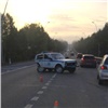 В сети появилась видео столкновения патрульного автомобиля и Mercedes на трассе около аэропорта