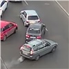 «Два ДТП с интервалом в 3 минуты»: 5 машин столкнулись на проблемном перекрестке в центре Красноярска (видео)