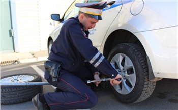 «Пора!»: красноярских водителей призвали поменять летние шины на зимние