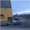 На трассе под Красноярском Toyota с пьяным водителем попала в два ДТП и оказалась в кювете (видео)