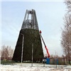 «65 тонн искусственных лап»: главная ёлка Красноярска будет весить как три КамАЗа