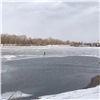 «Был близко к воде»: в Красноярске взволнованные очевидцы зря вызвали спасателей для рыбака