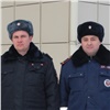 В Минусинском районе полицейские спасли замерзавшую на трассе семью