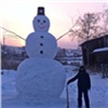 В Красноярском крае школьники слепили 4,5-метрового снеговика ради приза в 100 тысяч (видео)