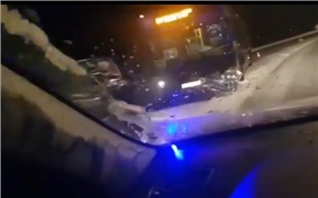 На трассе в Норильске иномарка протаранила автобус с пассажирами