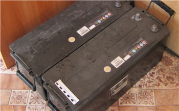 В Ачинске поймали четверых охранников за торговлю ворованными аккумуляторами
