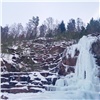 На красноярских «Столбах» начали заливать ледяной водопад (видео)