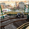 «По пути можно второго родить»: жители правобережья пожаловались на гигантскую лестницу в Черемушках