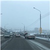Красноярским автомобилистам напомнили об опасности спуска с улицы 2-я Брянская. В морозы там скользко 