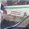 Под Богучанами автобус «раздавил» легковушку. Есть погибшие (видео)