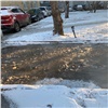 «Как на катке»: красноярские улицы покрылись ледяными буграми